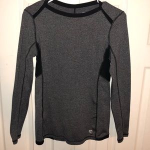 Women’s long sleeve active shirt - size Small